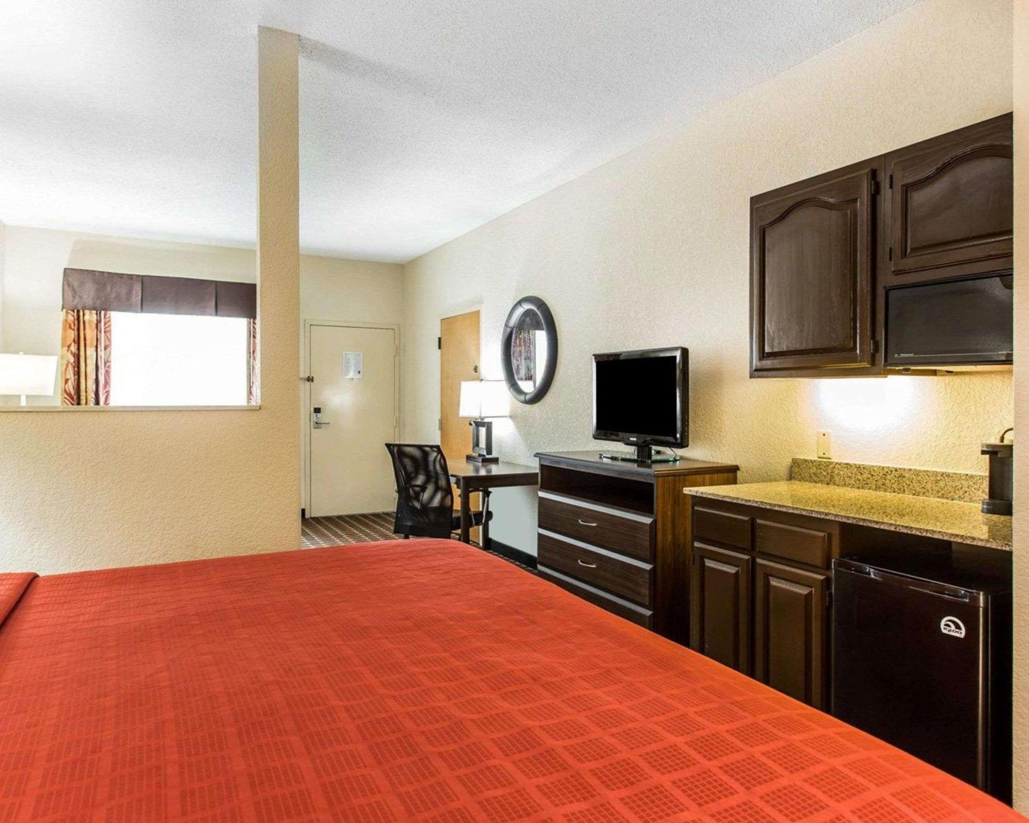 Quality Suites Hickory South Eksteriør billede