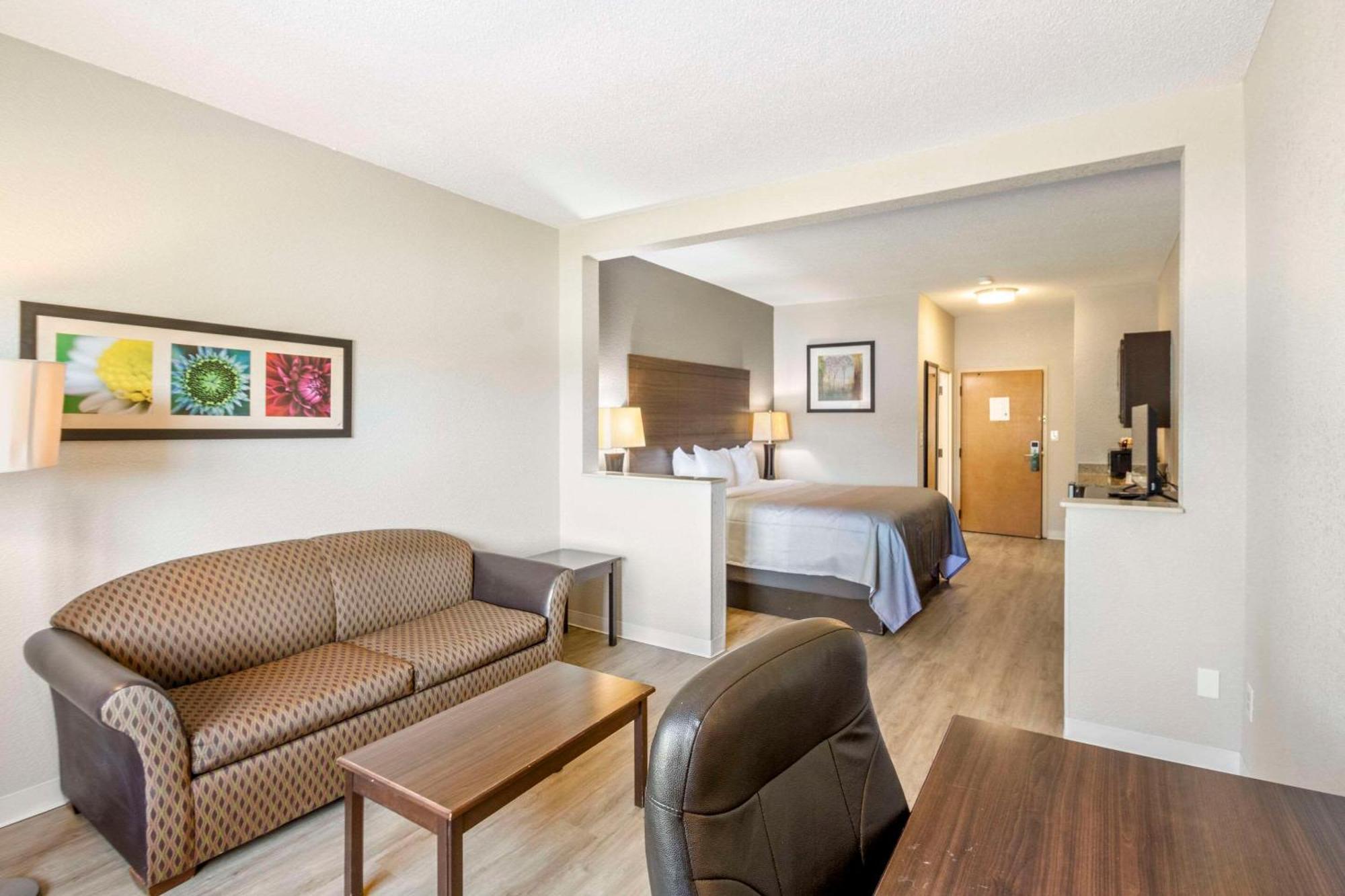 Quality Suites Hickory South Eksteriør billede